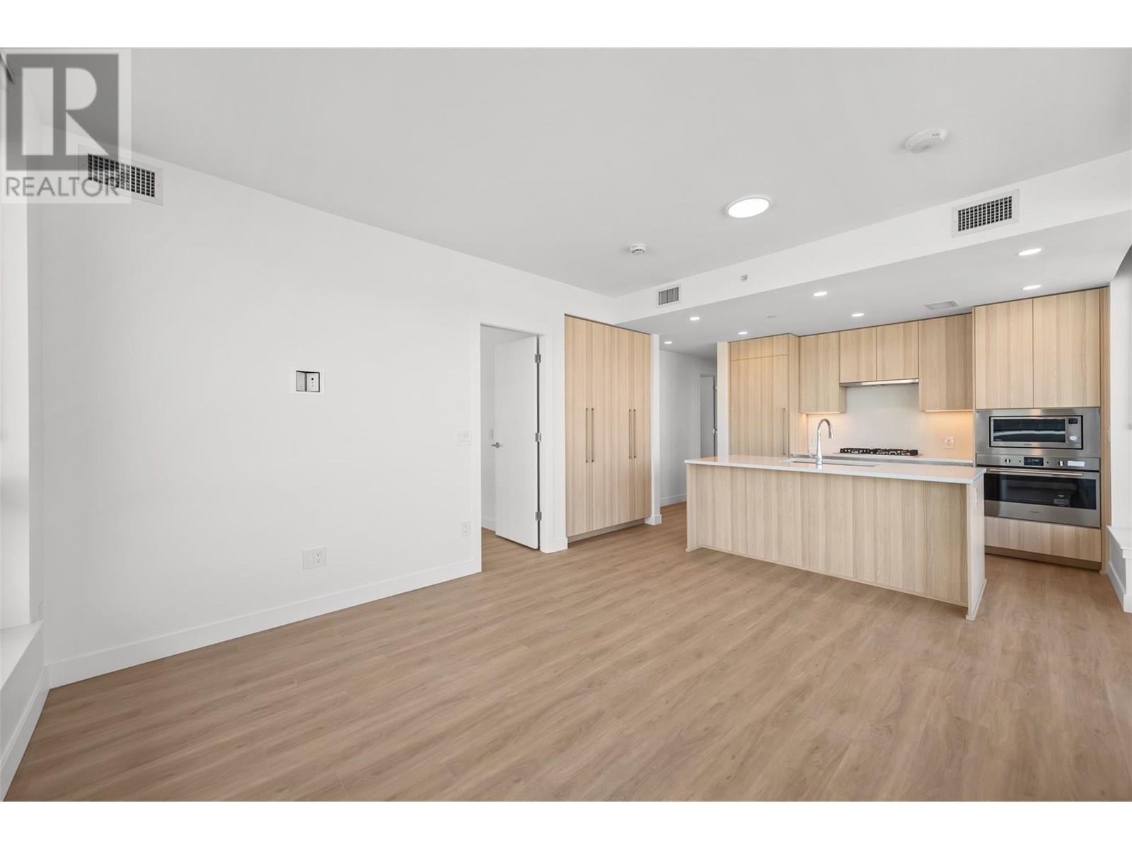 Photo 11 of 238 Leon Avenue Unit 702, Kelowna BC