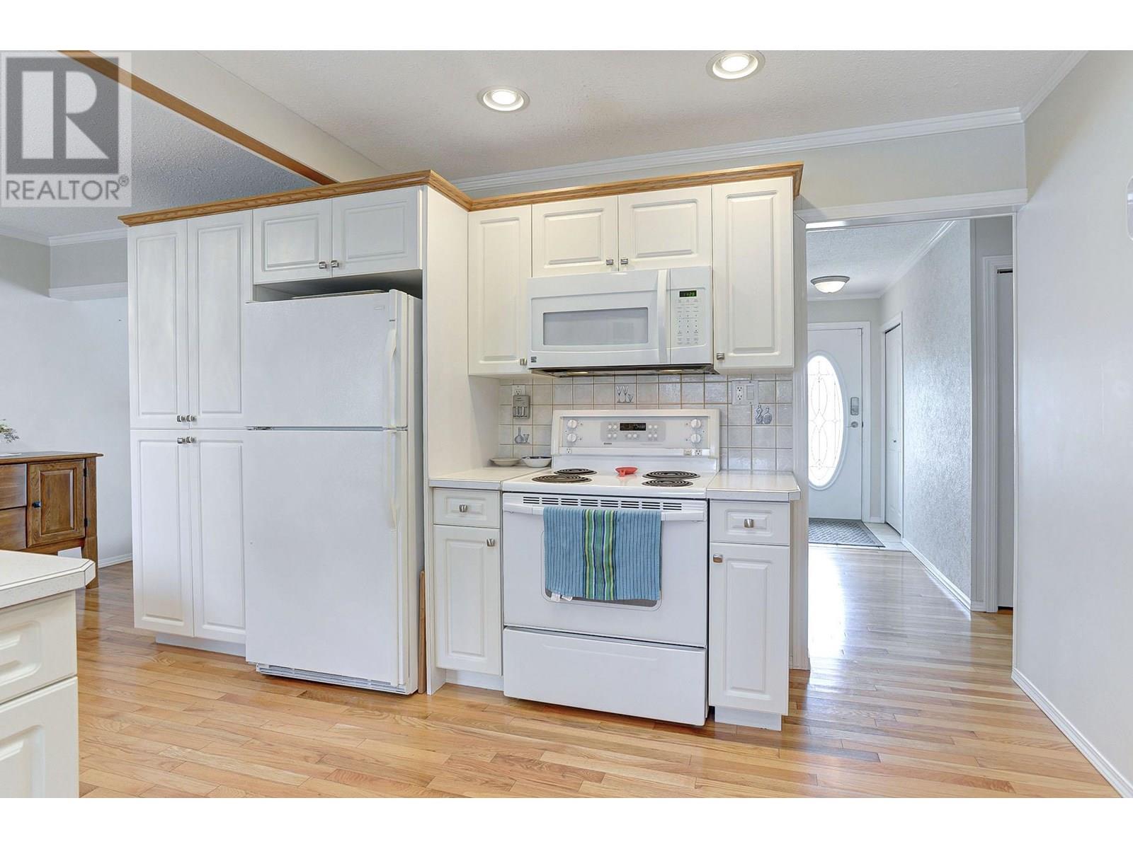 Photo 10 of 660 Valdes Drive, Kamloops BC