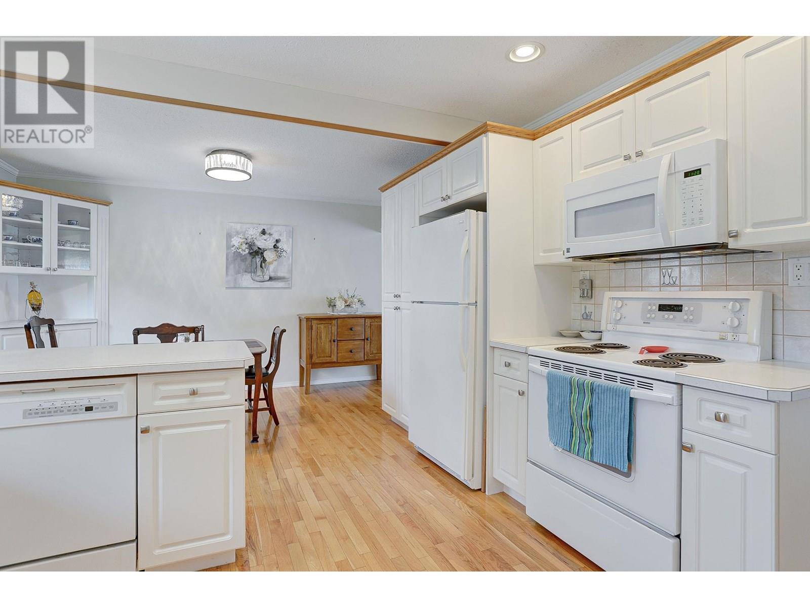Photo 9 of 660 Valdes Drive, Kamloops BC