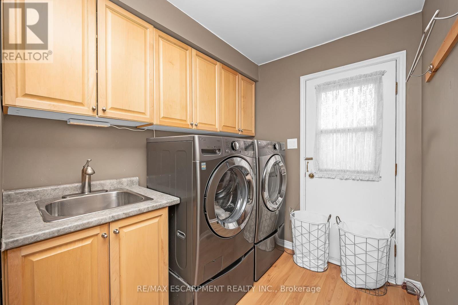 Photo 18 of 1355 Edgeware Road, Oakville ON