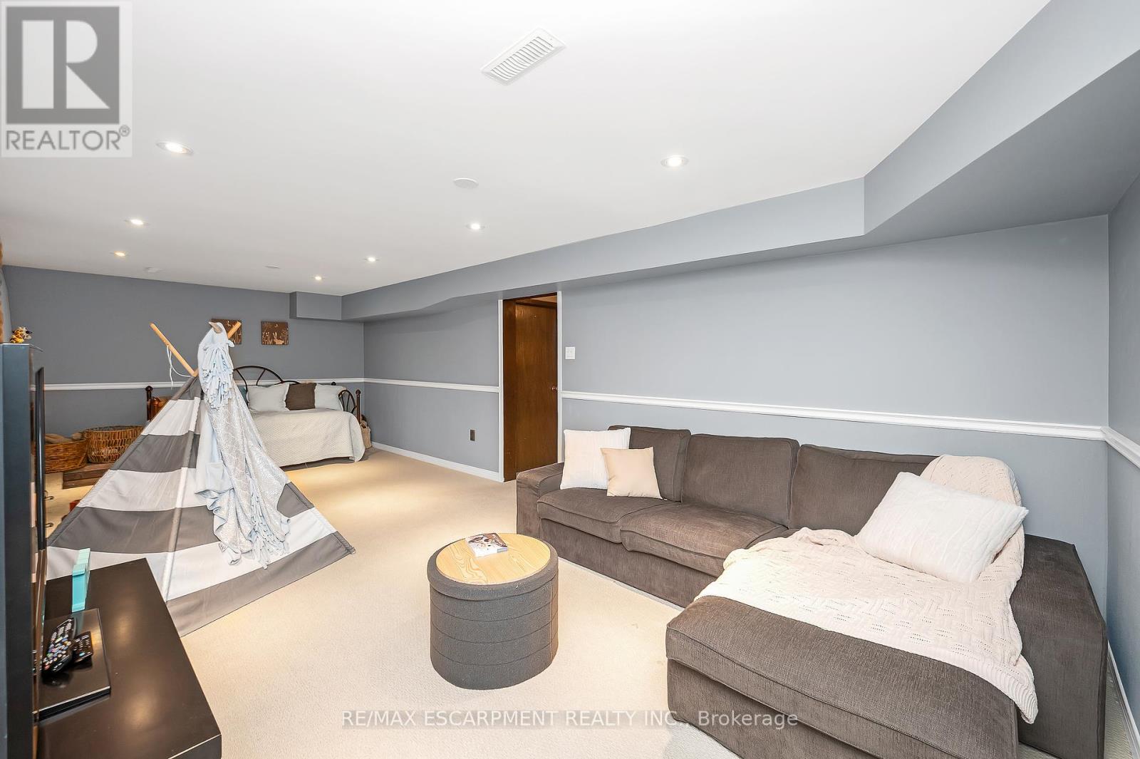 Photo 34 of 1355 Edgeware Road, Oakville ON