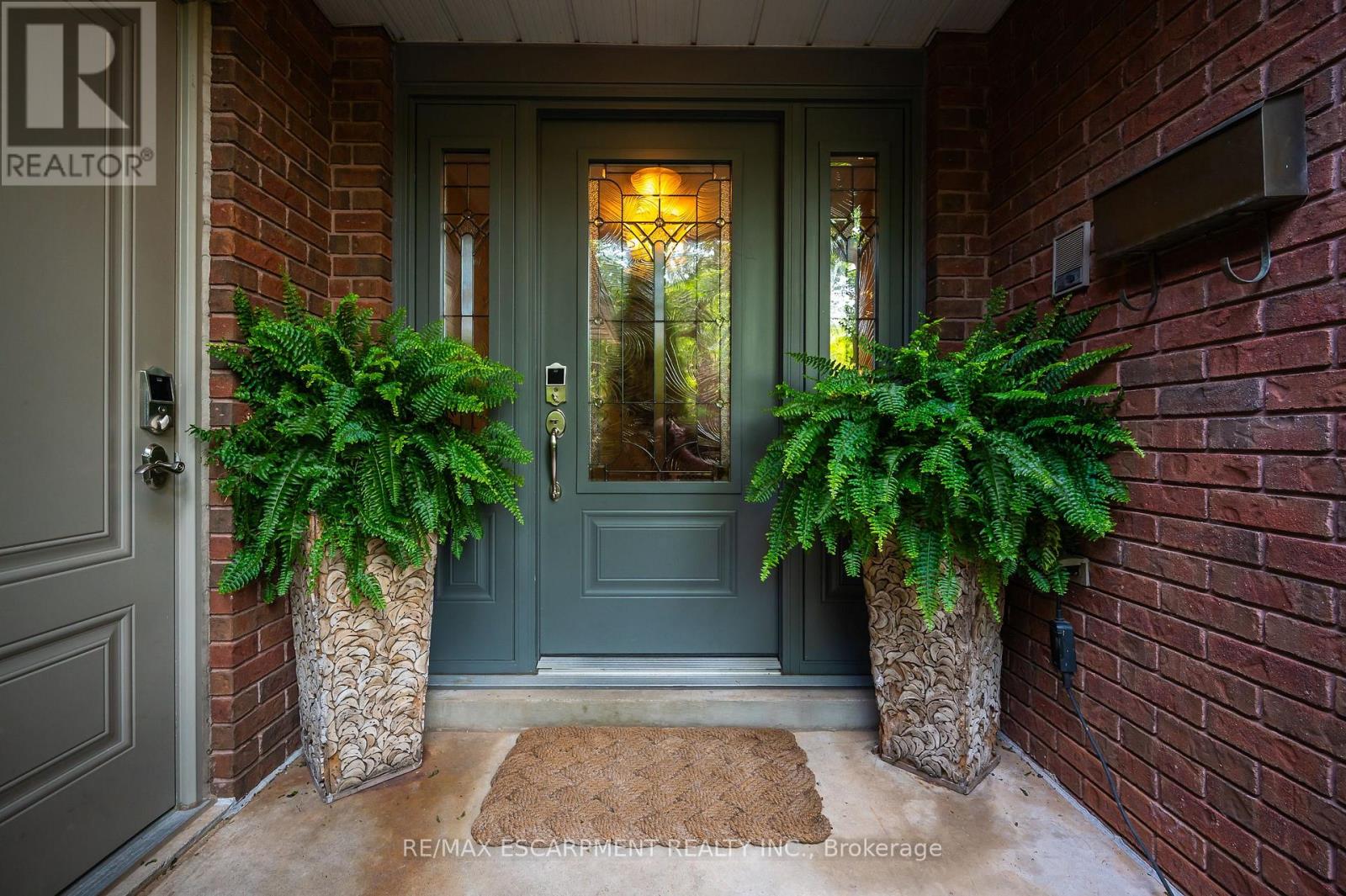 Photo 5 of 1355 Edgeware Road, Oakville ON
