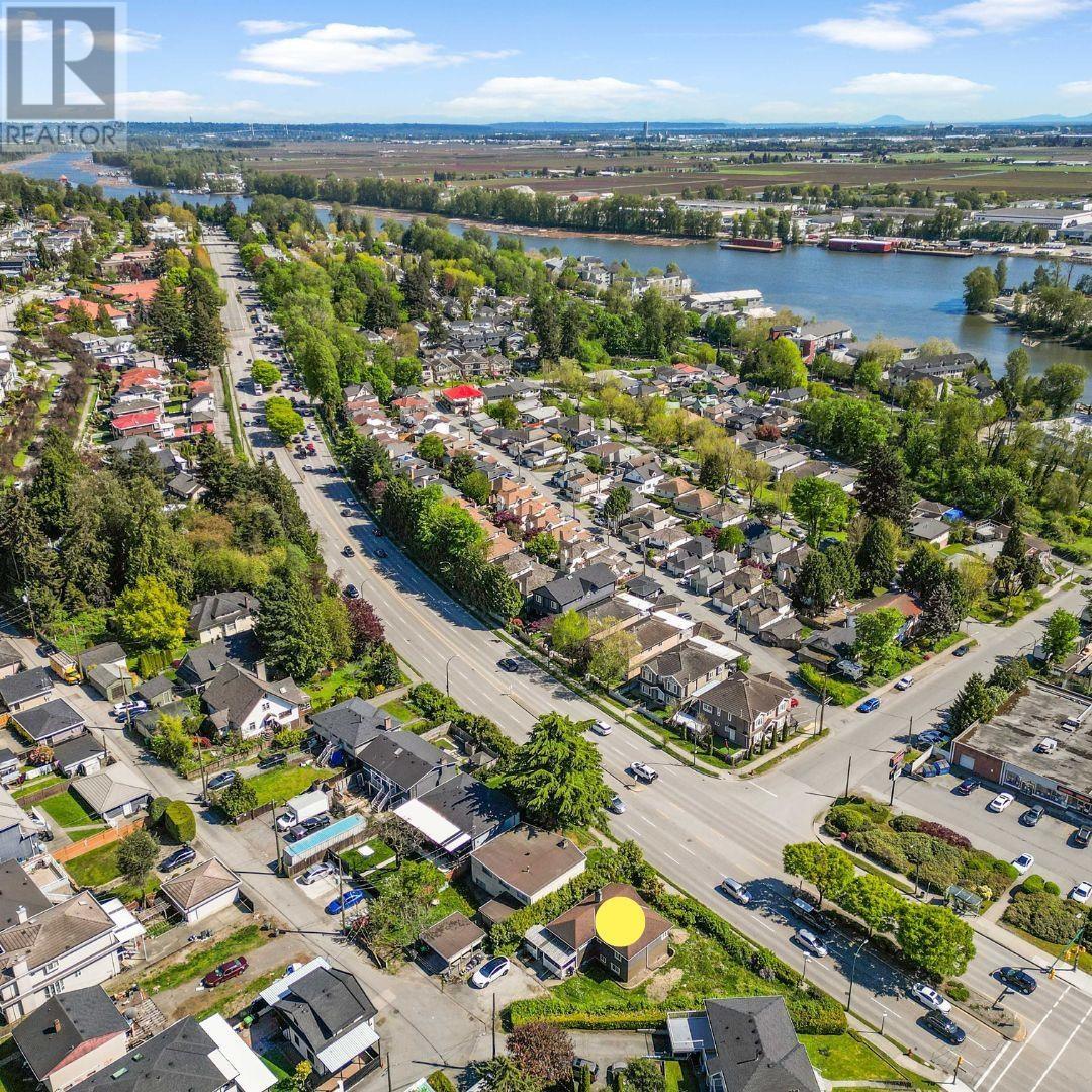 Photo 12 of 1715 Se Marine Drive, Vancouver BC