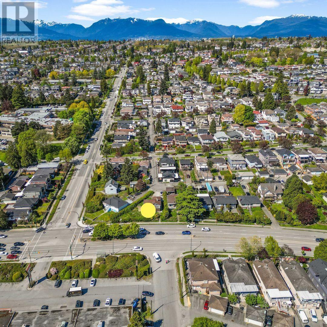 Photo 13 of 1715 Se Marine Drive, Vancouver BC