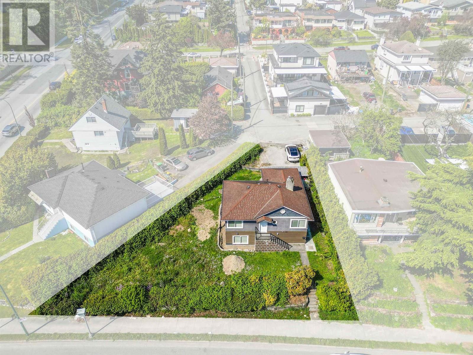 Photo 4 of 1715 Se Marine Drive, Vancouver BC