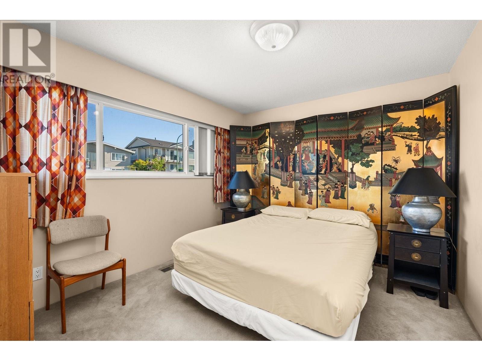 Photo 13 of 8915 Monroe Avenue, Burnaby BC