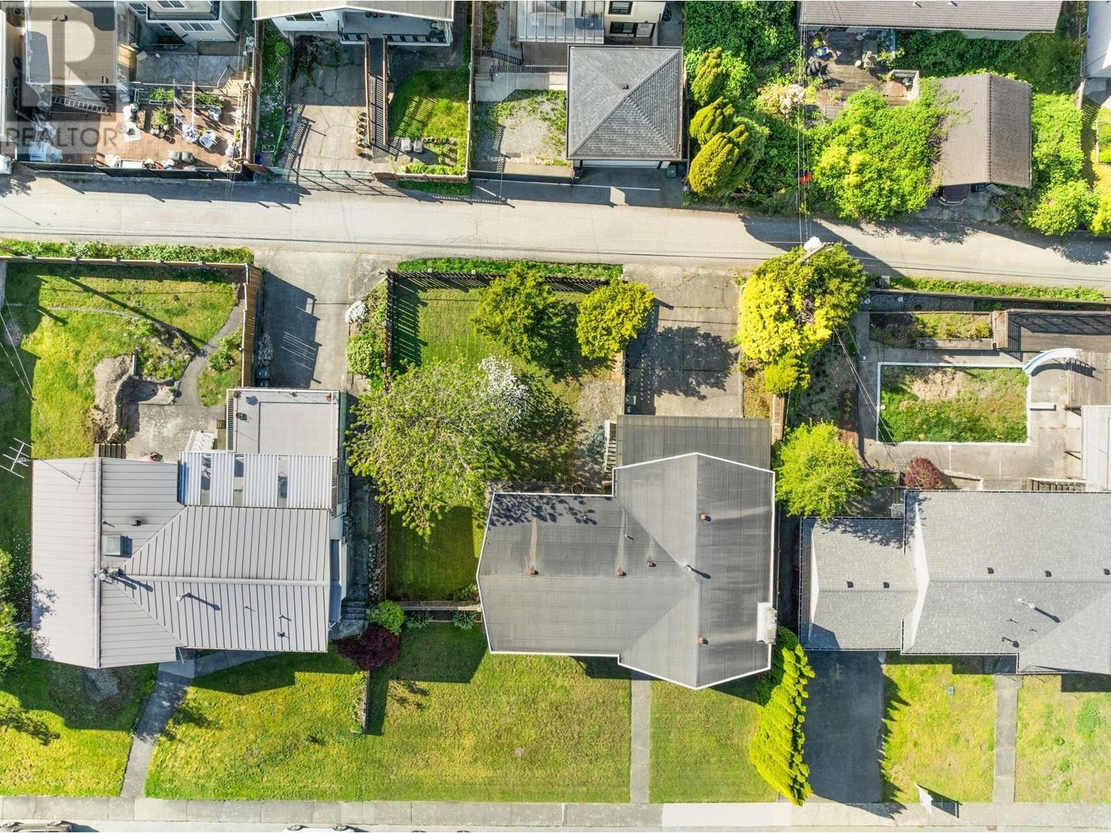 Photo 32 of 8915 Monroe Avenue, Burnaby BC