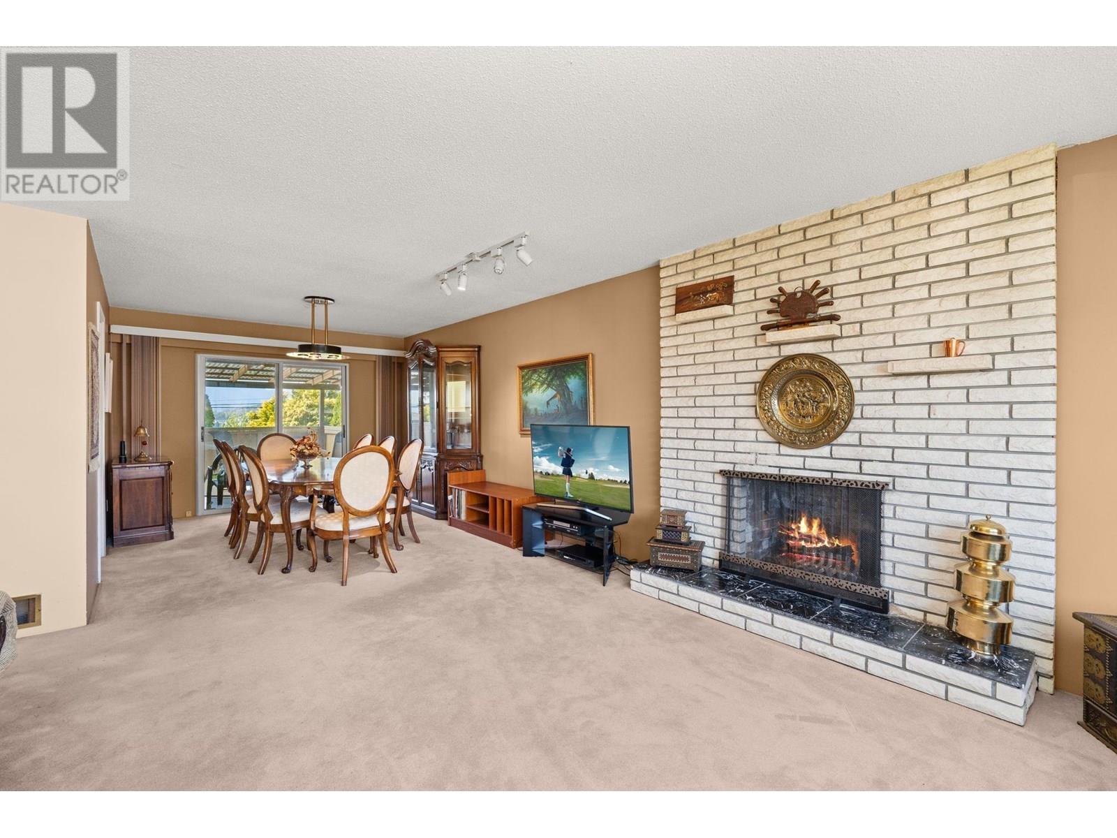 Photo 7 of 8915 Monroe Avenue, Burnaby BC