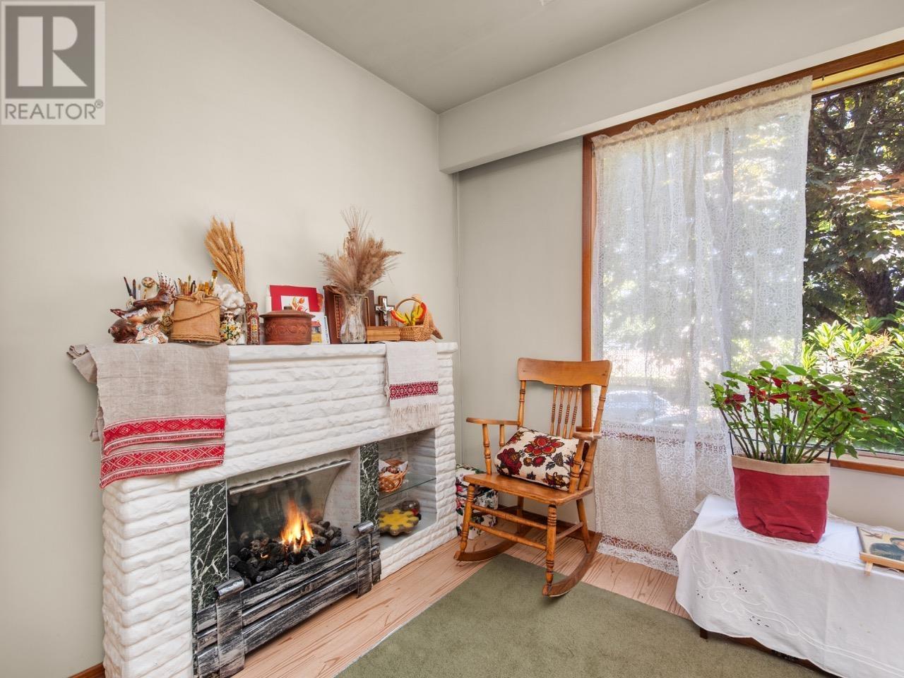 Photo 4 of 1524 William Street, Vancouver BC