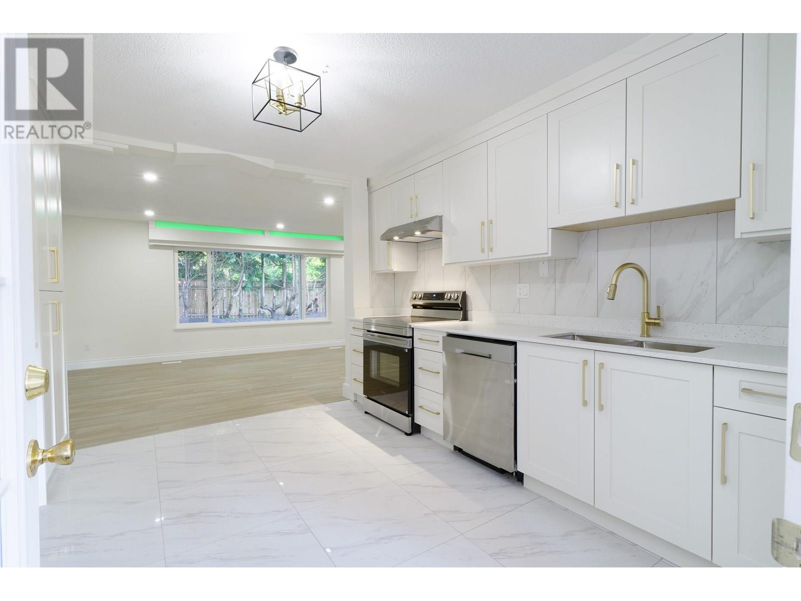 Photo 11 of 11721 Laity Street, Maple Ridge BC
