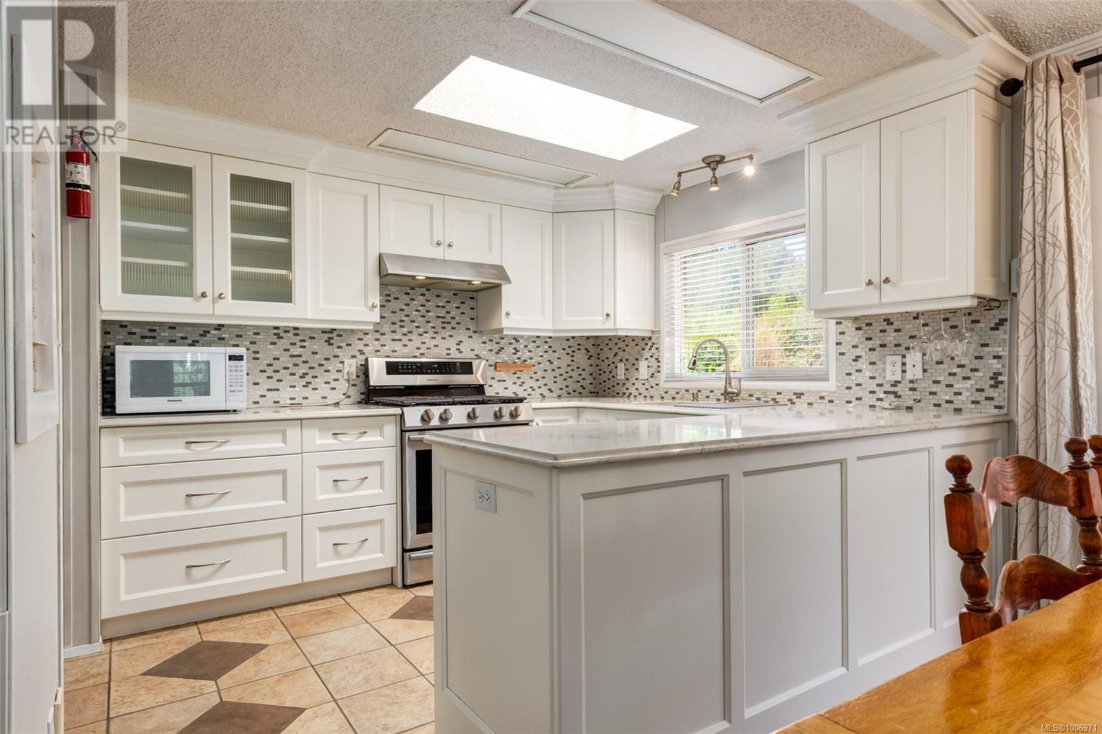 Photo 7 of 1060 Murchie Way, Nanaimo BC