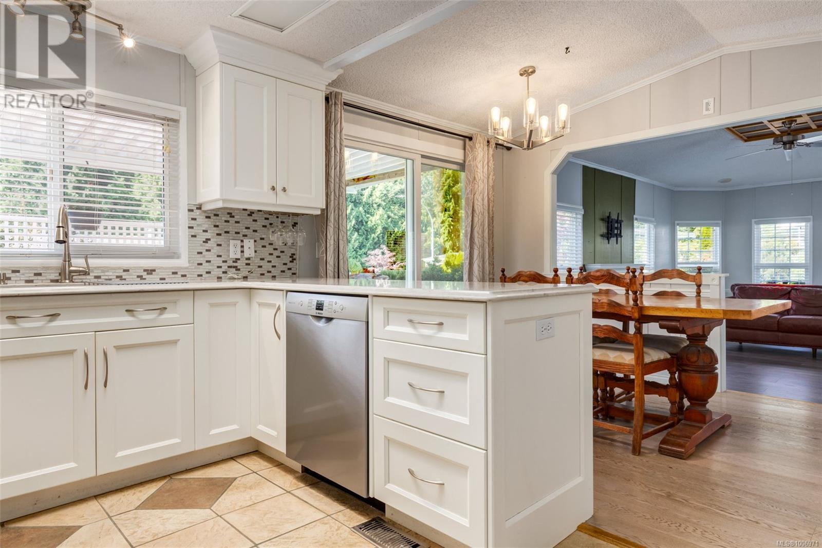 Photo 8 of 1060 Murchie Way, Nanaimo BC