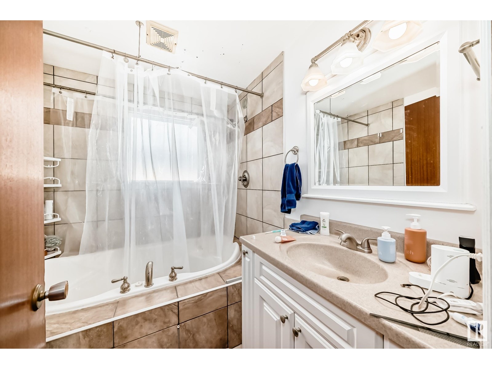 Photo 8 of 10348 36 A Av Nw, Edmonton AB