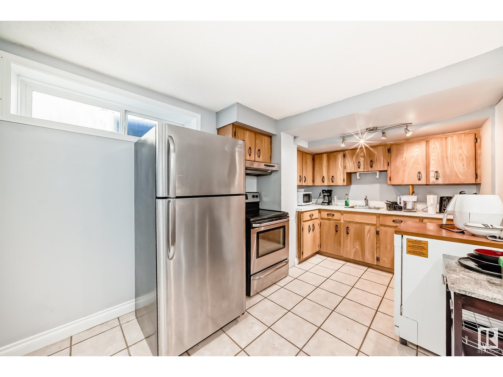 Photo 10 of 10348 36 A Av Nw, Edmonton AB