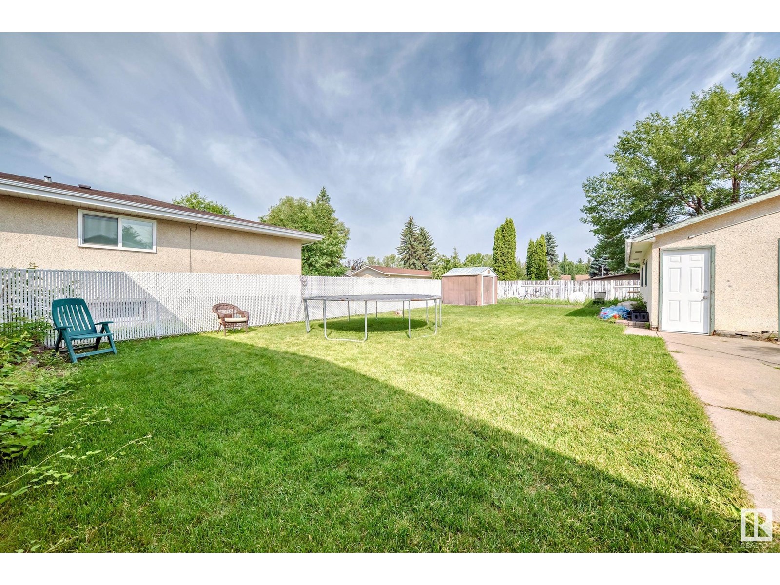Photo 20 of 10348 36 A Av Nw, Edmonton AB