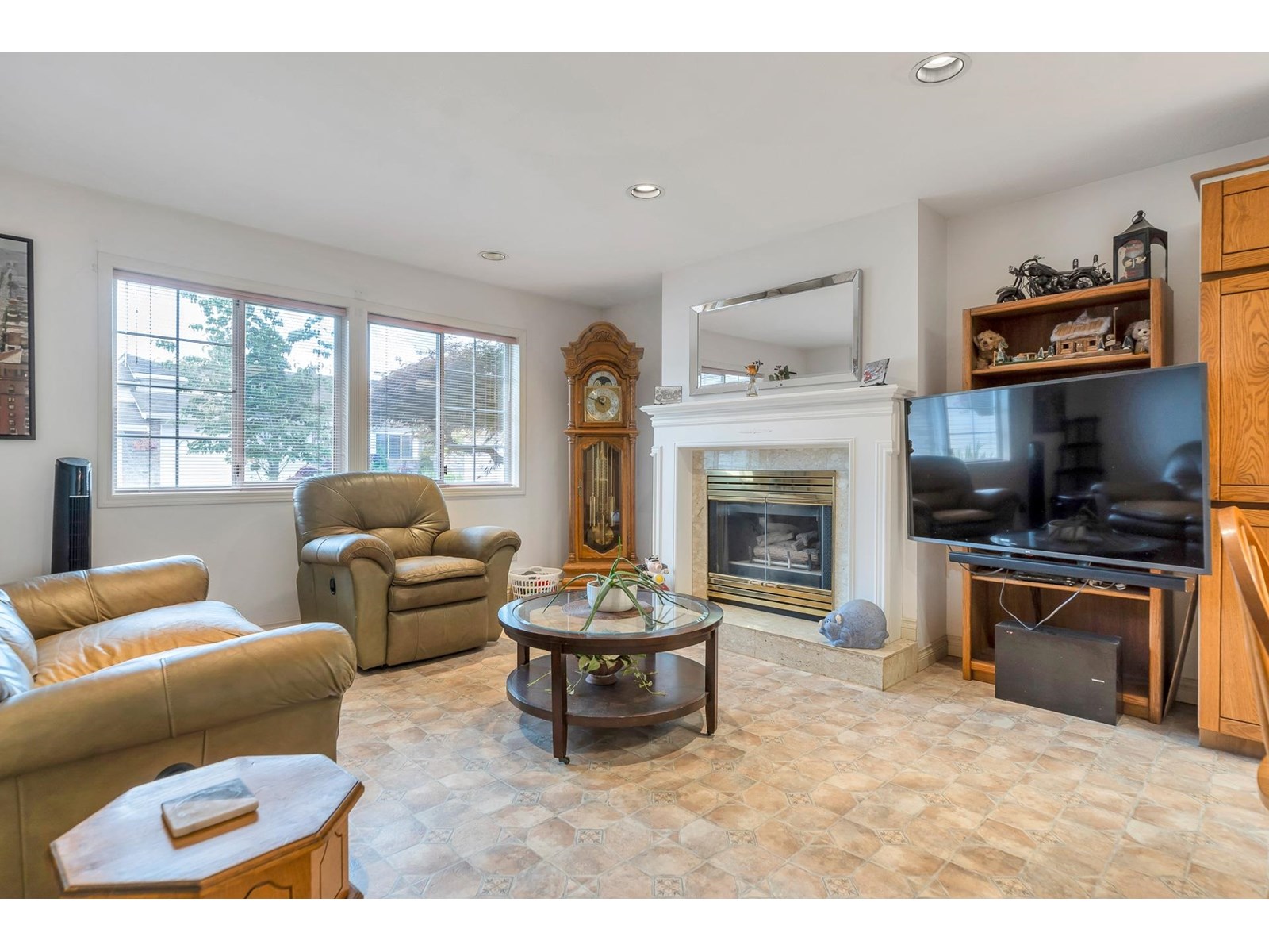 Photo 5 of 18 5051 203 Street, Langley BC