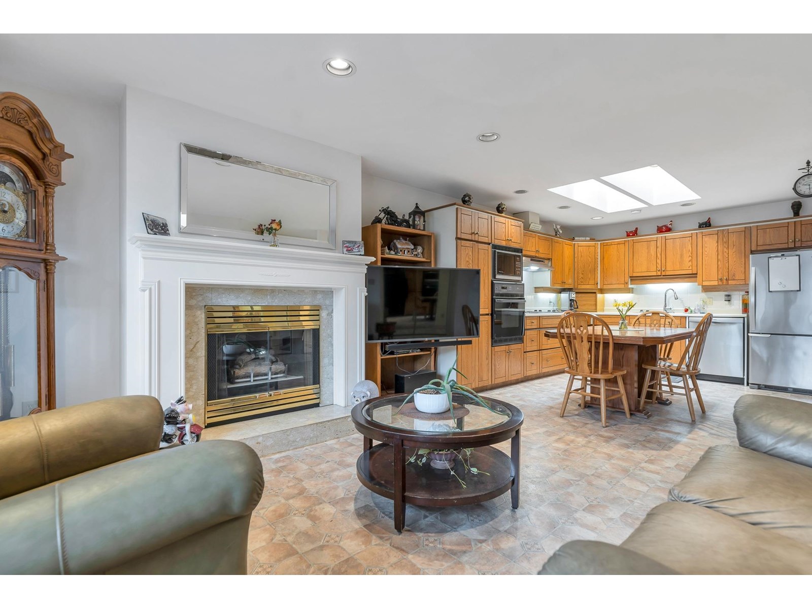 Photo 7 of 18 5051 203 Street, Langley BC