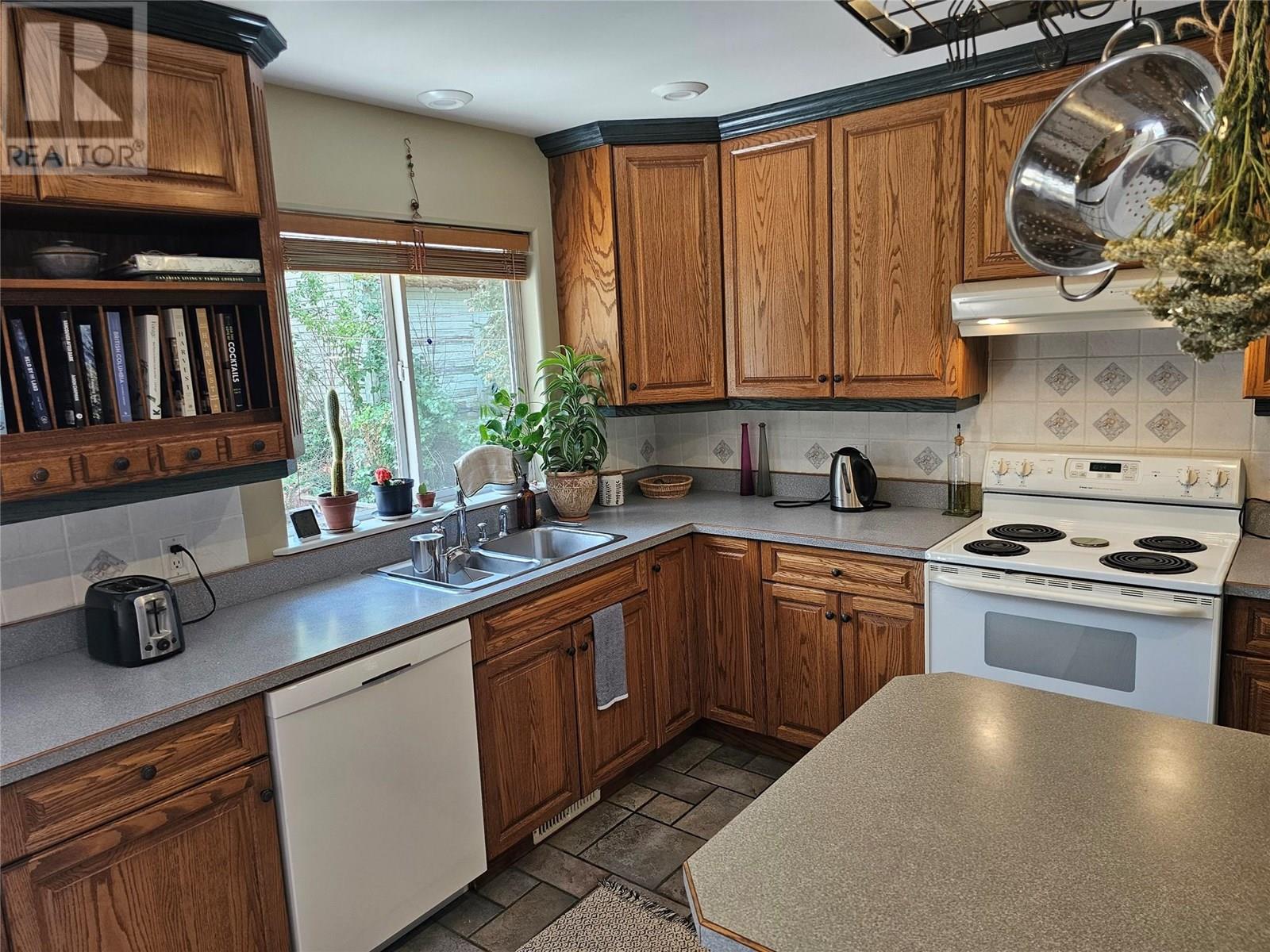 Photo 7 of 410 Fifth Street, Nelson BC