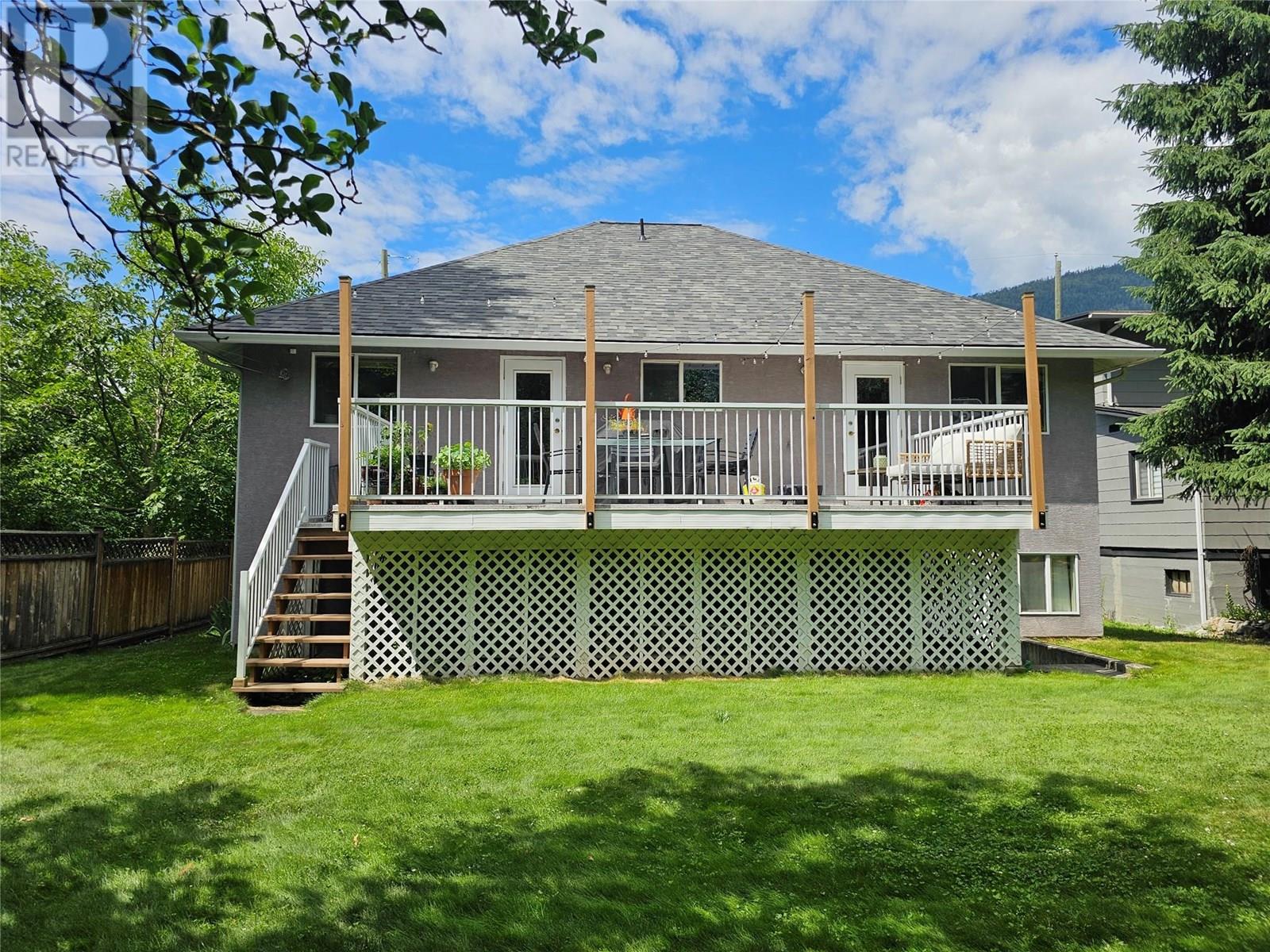 Photo 35 of 410 Fifth Street, Nelson BC