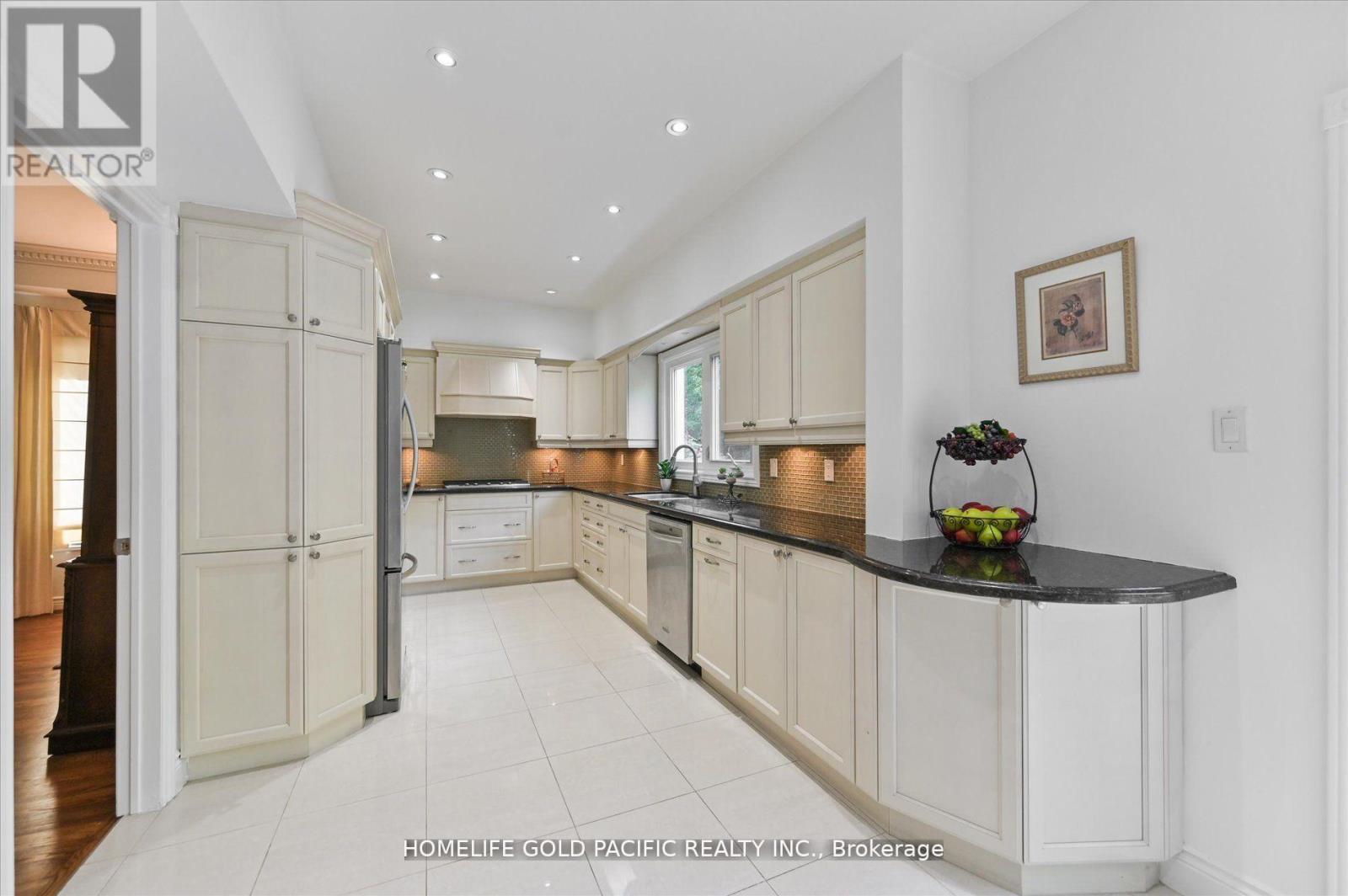 Photo 14 of 81 Clarinda Drive, Toronto ON