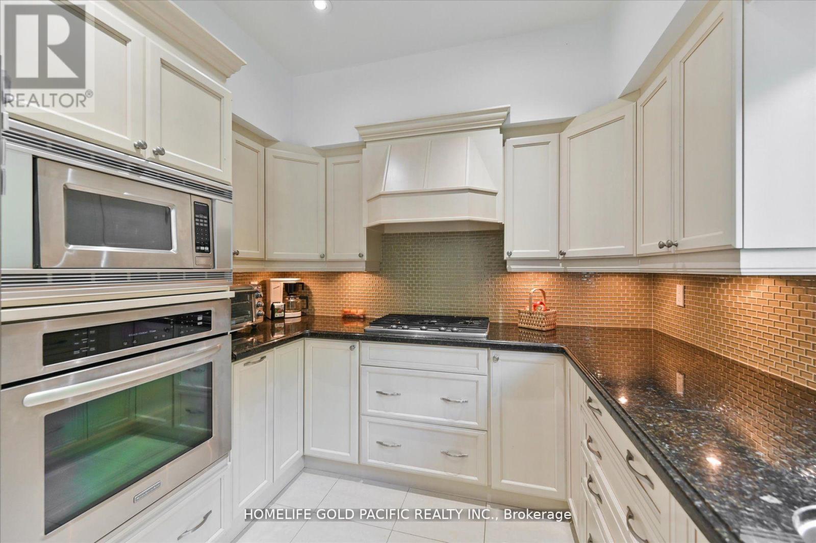 Photo 15 of 81 Clarinda Drive, Toronto ON