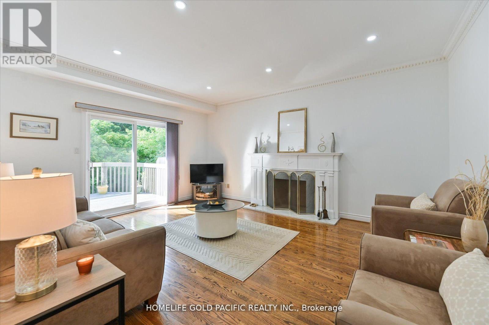 Photo 17 of 81 Clarinda Drive, Toronto ON