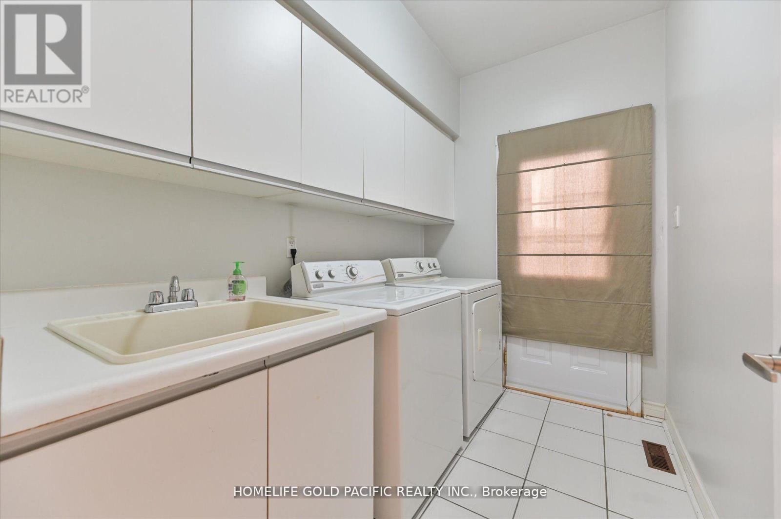 Photo 21 of 81 Clarinda Drive, Toronto ON