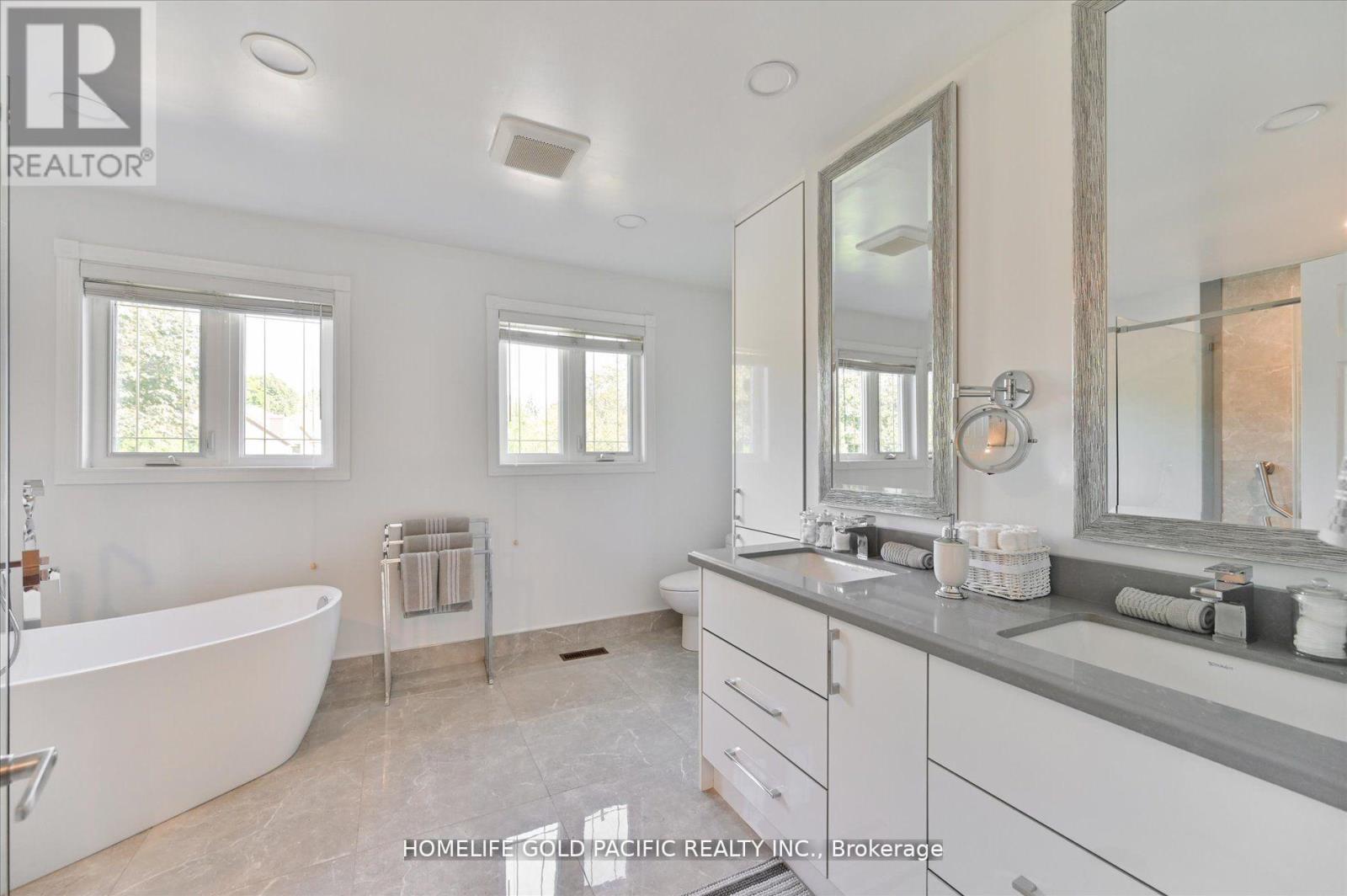 Photo 25 of 81 Clarinda Drive, Toronto ON