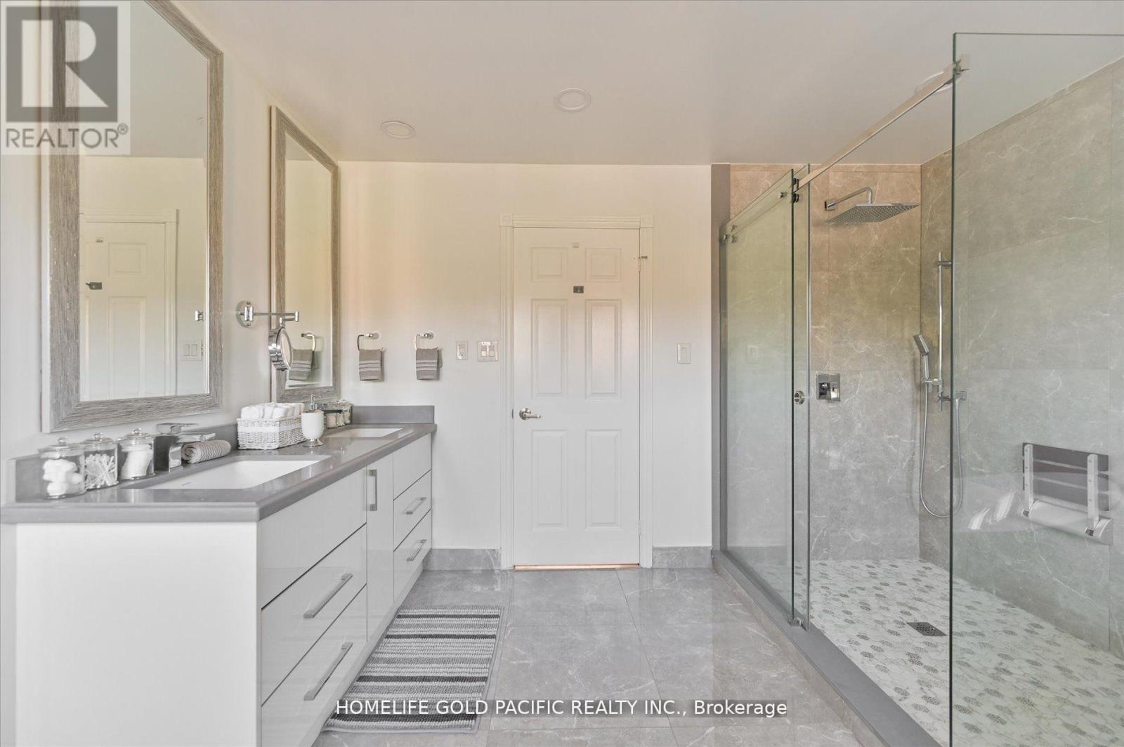 Photo 27 of 81 Clarinda Drive, Toronto ON