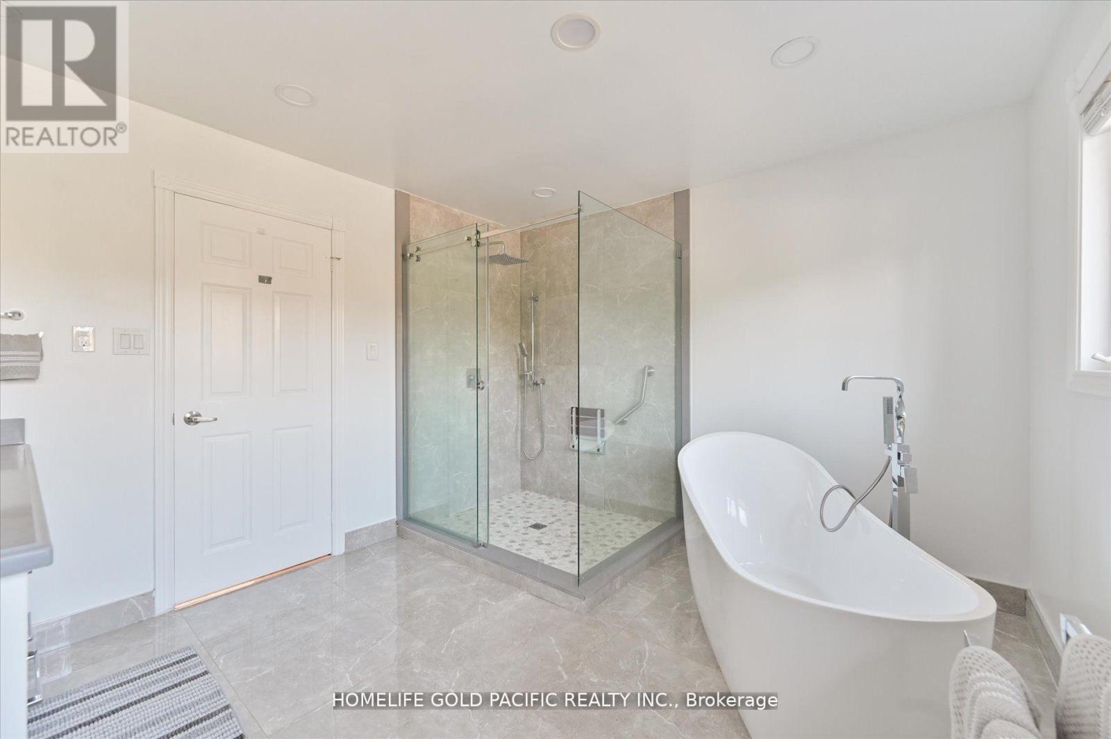 Photo 28 of 81 Clarinda Drive, Toronto ON