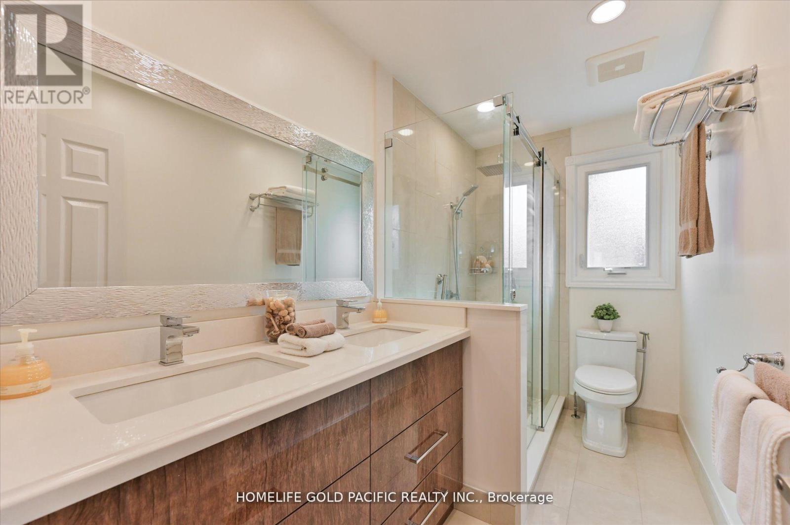 Photo 33 of 81 Clarinda Drive, Toronto ON