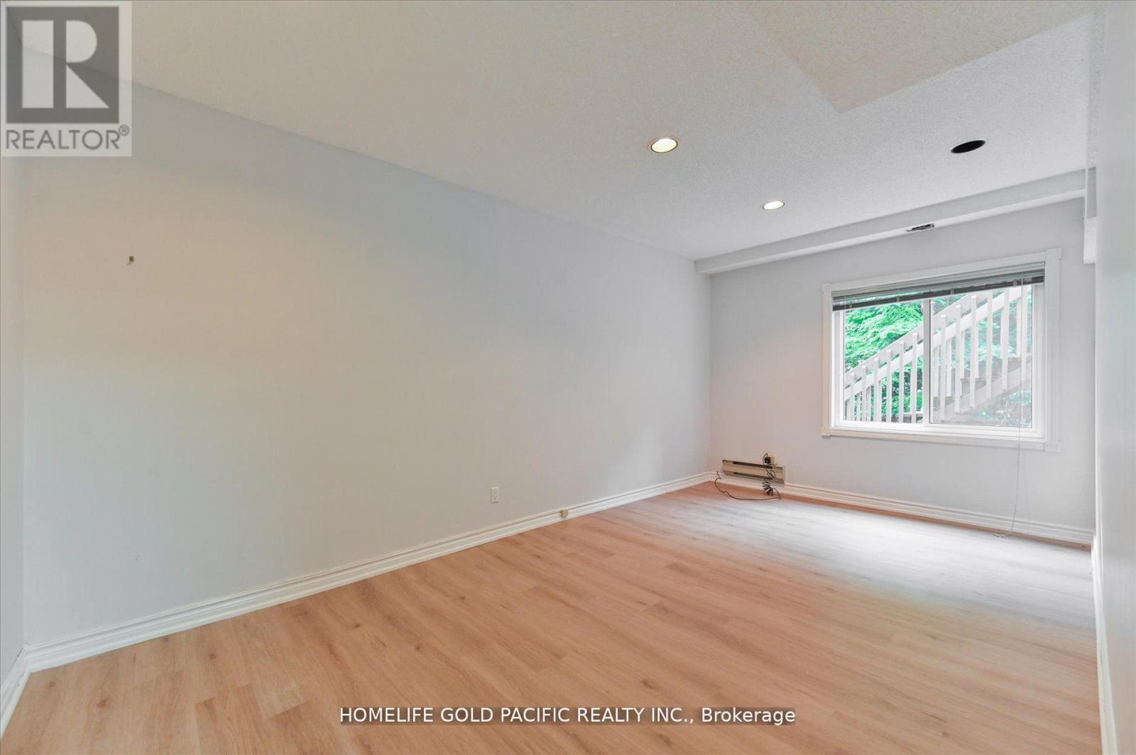 Photo 35 of 81 Clarinda Drive, Toronto ON
