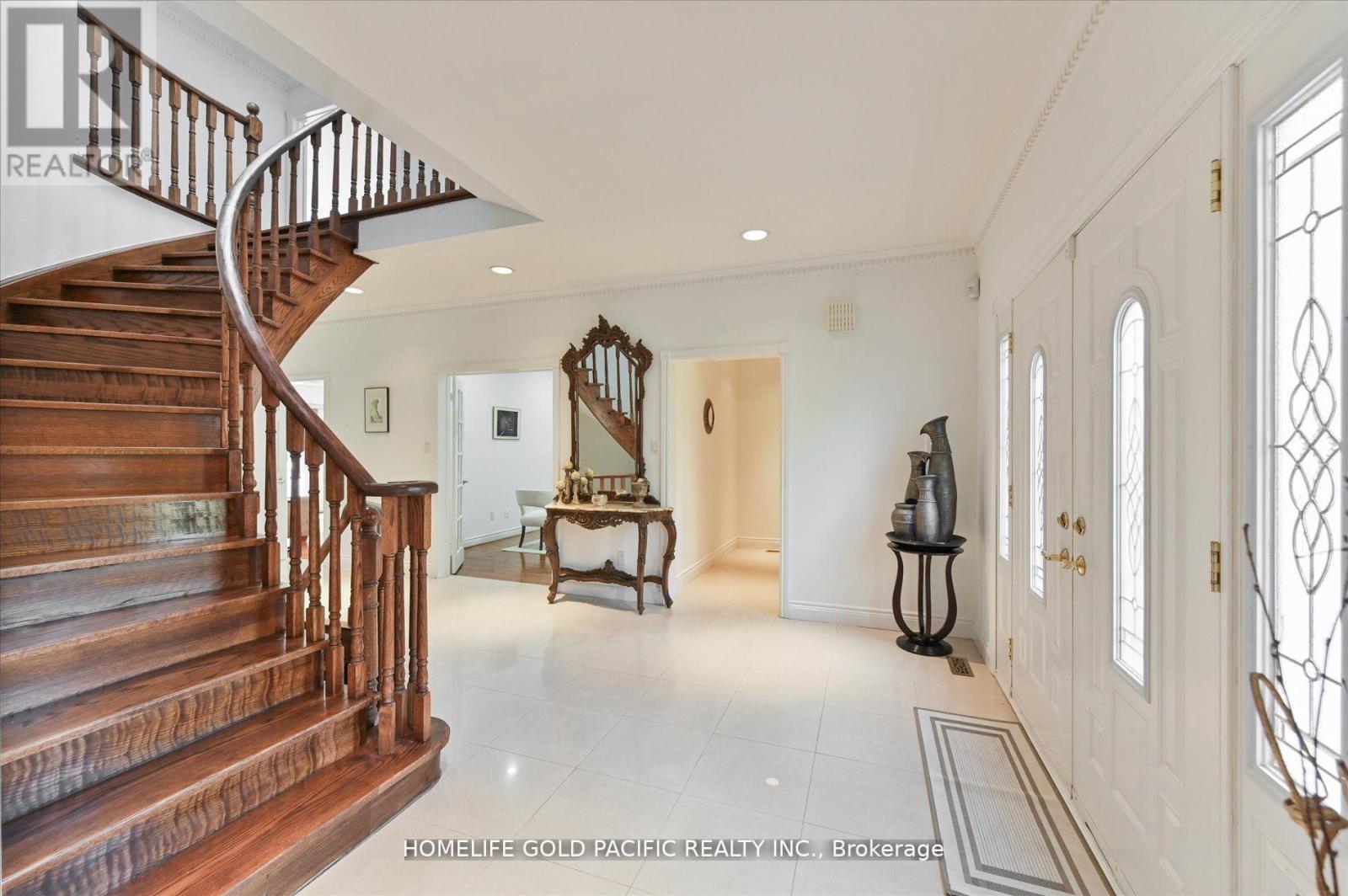 Photo 6 of 81 Clarinda Drive, Toronto ON