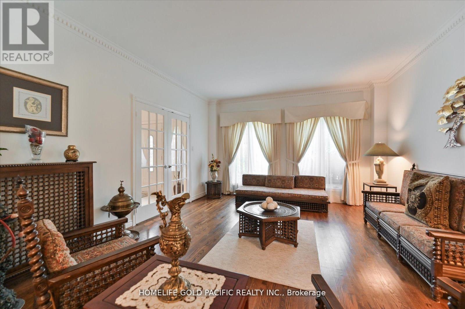 Photo 8 of 81 Clarinda Drive, Toronto ON