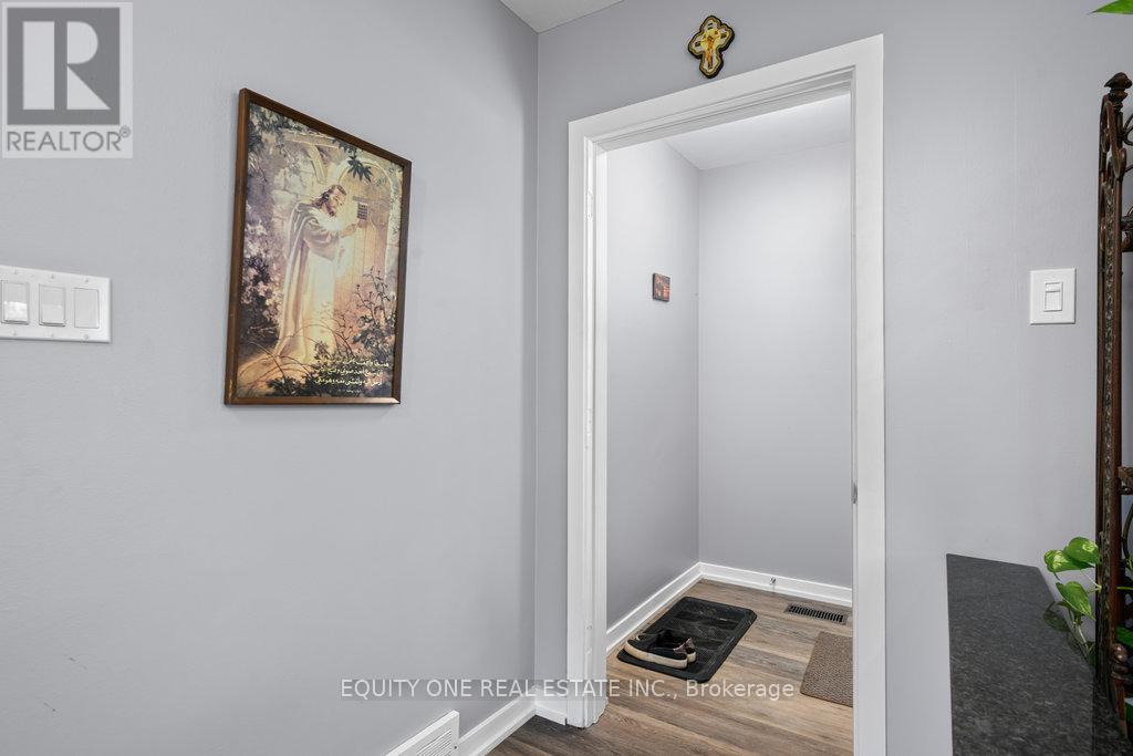 Photo 6 of 1041 Wiseman Crescent, Ottawa ON