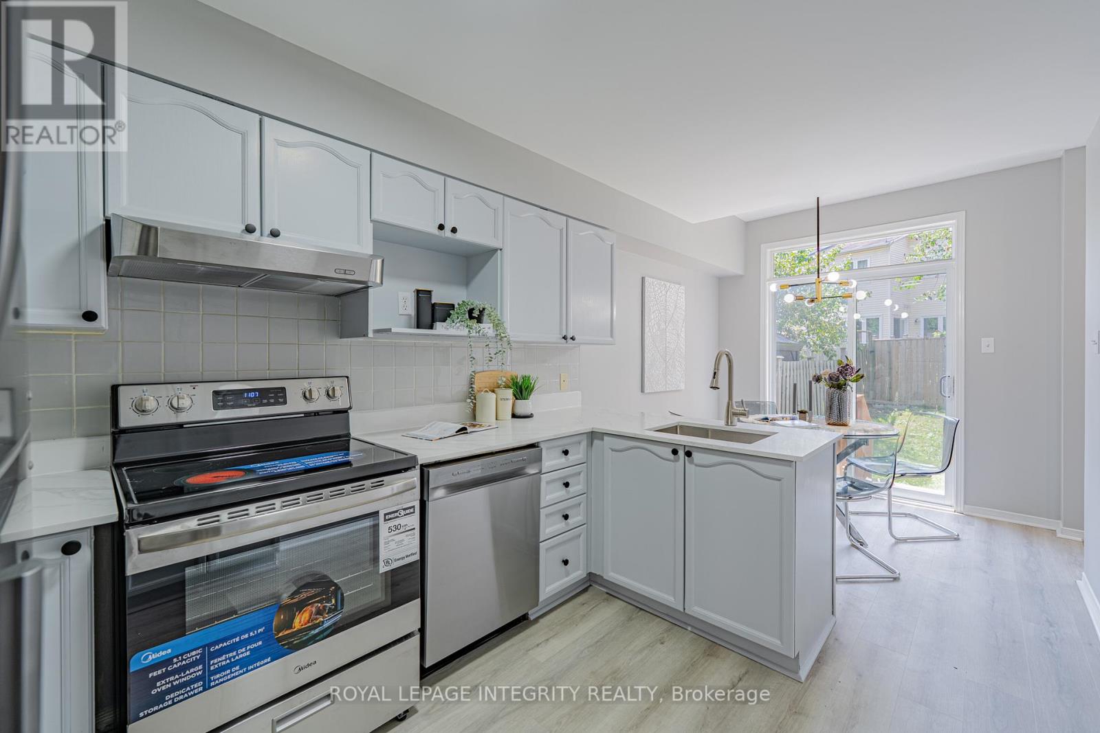 Photo 10 of 165 Kinross Private, Ottawa ON