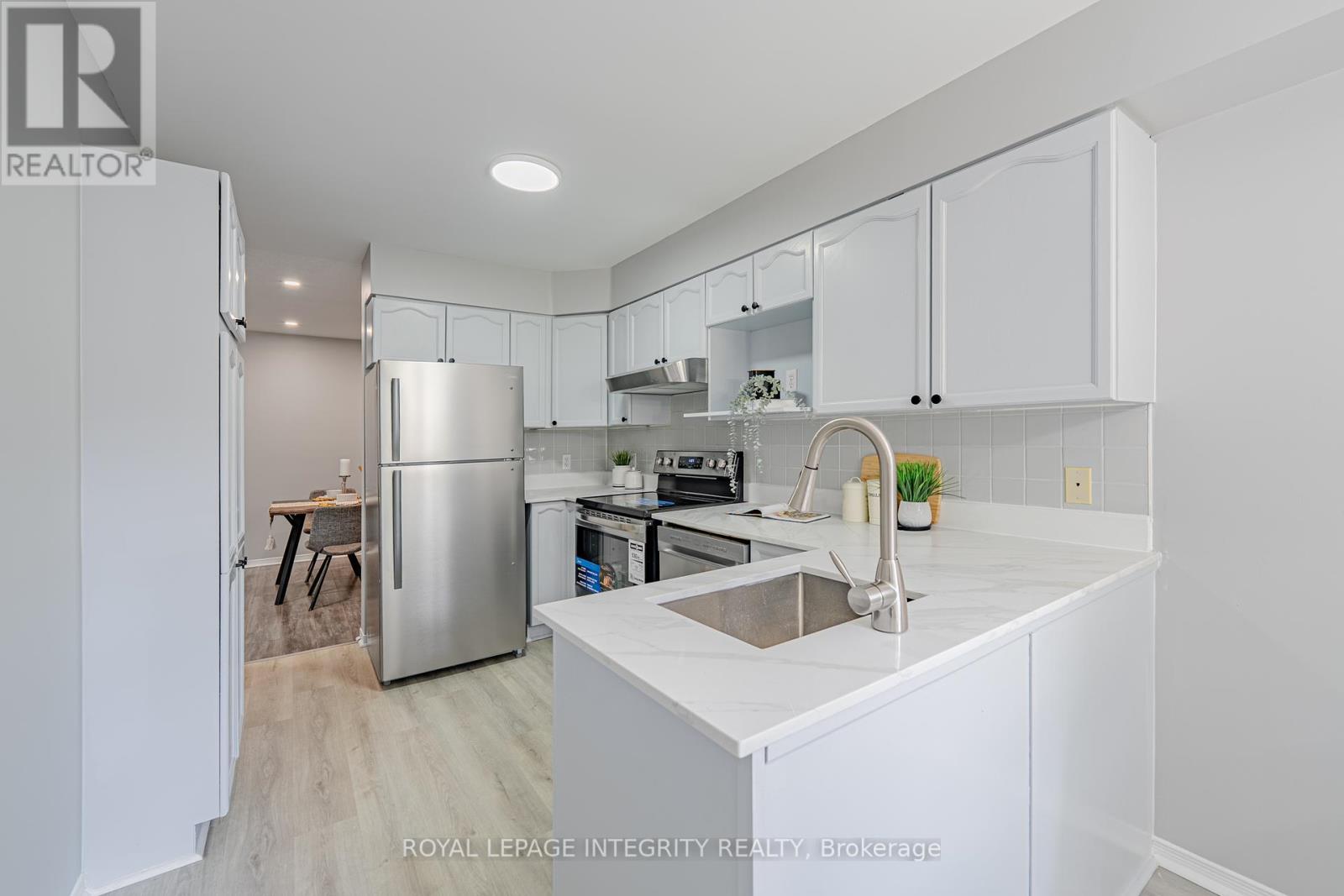 Photo 11 of 165 Kinross Private, Ottawa ON
