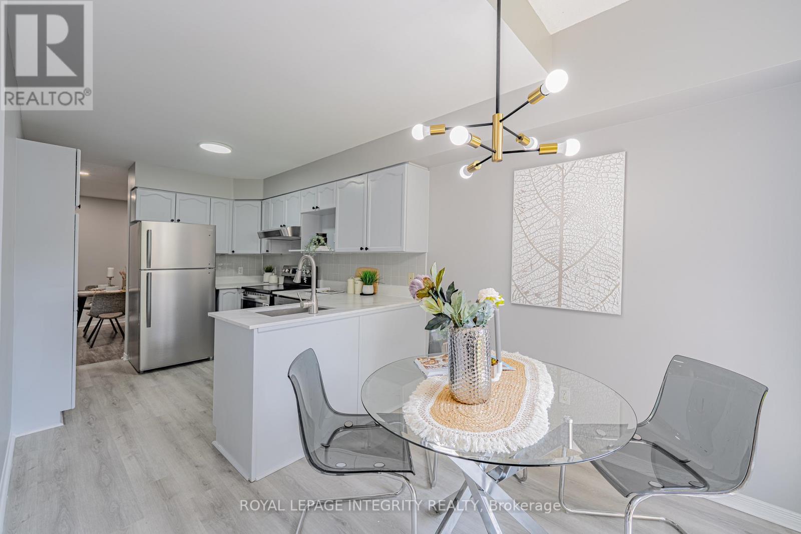 Photo 13 of 165 Kinross Private, Ottawa ON