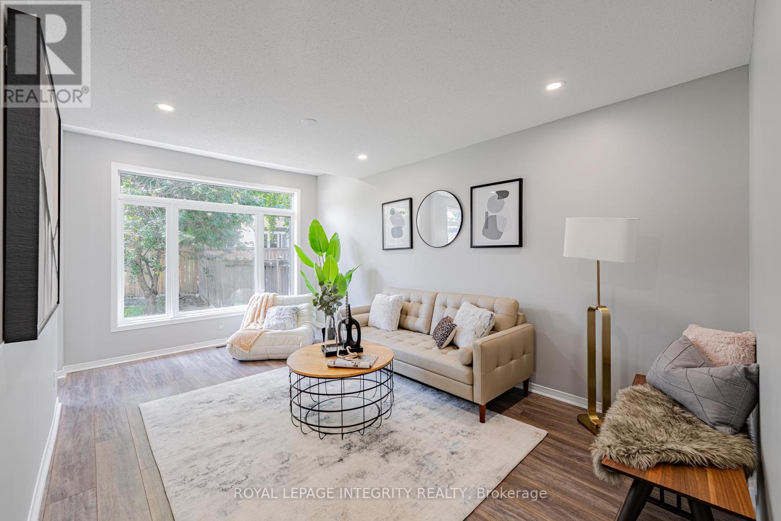 Photo 16 of 165 Kinross Private, Ottawa ON