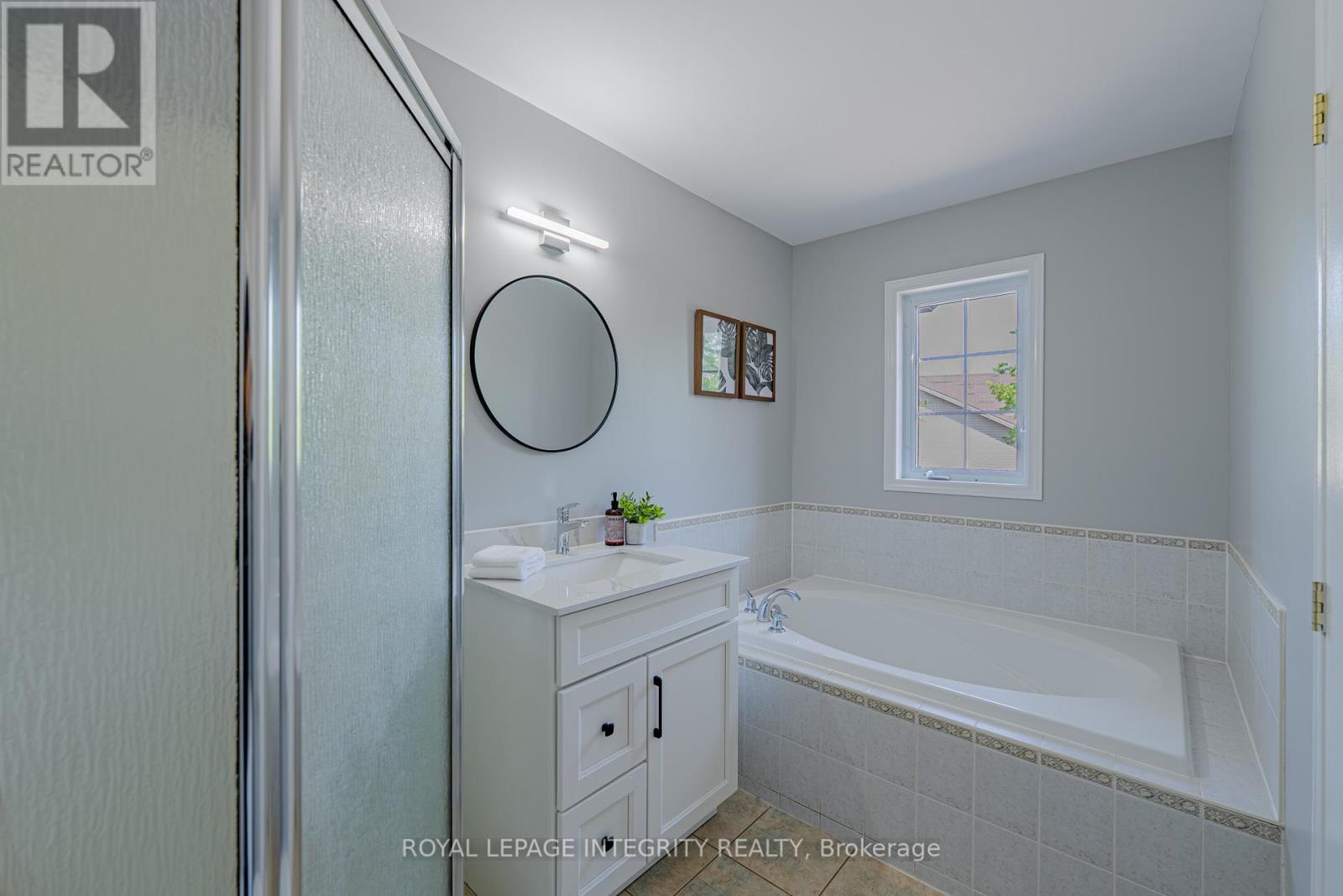 Photo 22 of 165 Kinross Private, Ottawa ON