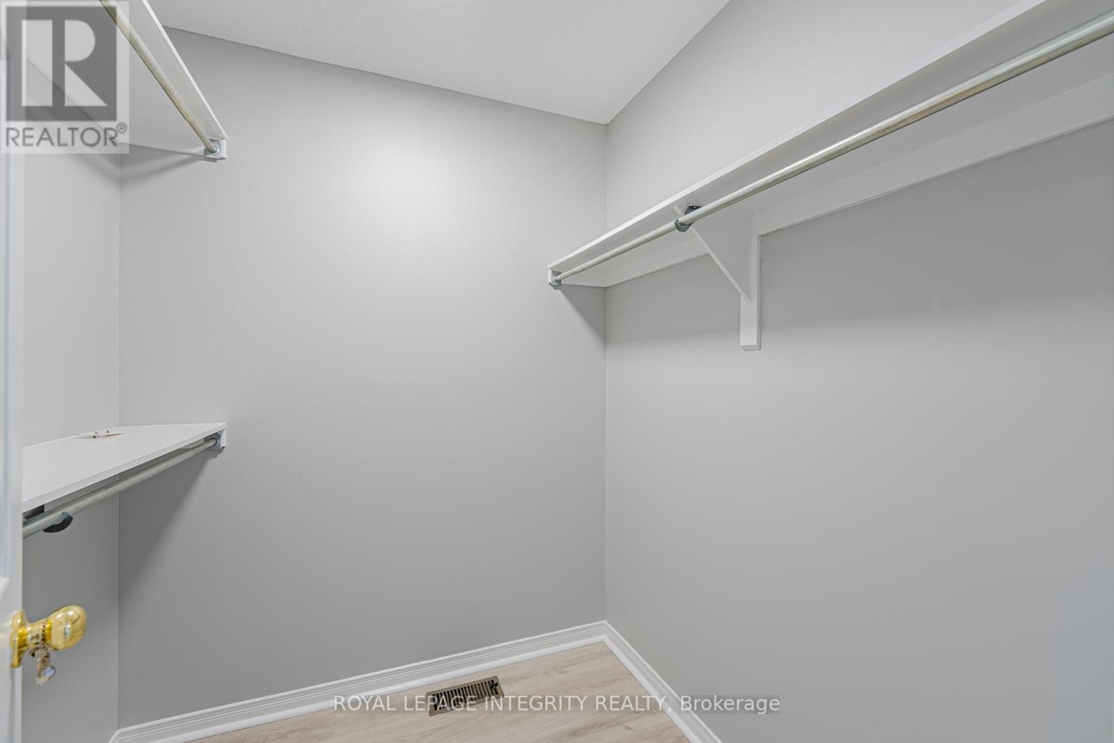 Photo 23 of 165 Kinross Private, Ottawa ON