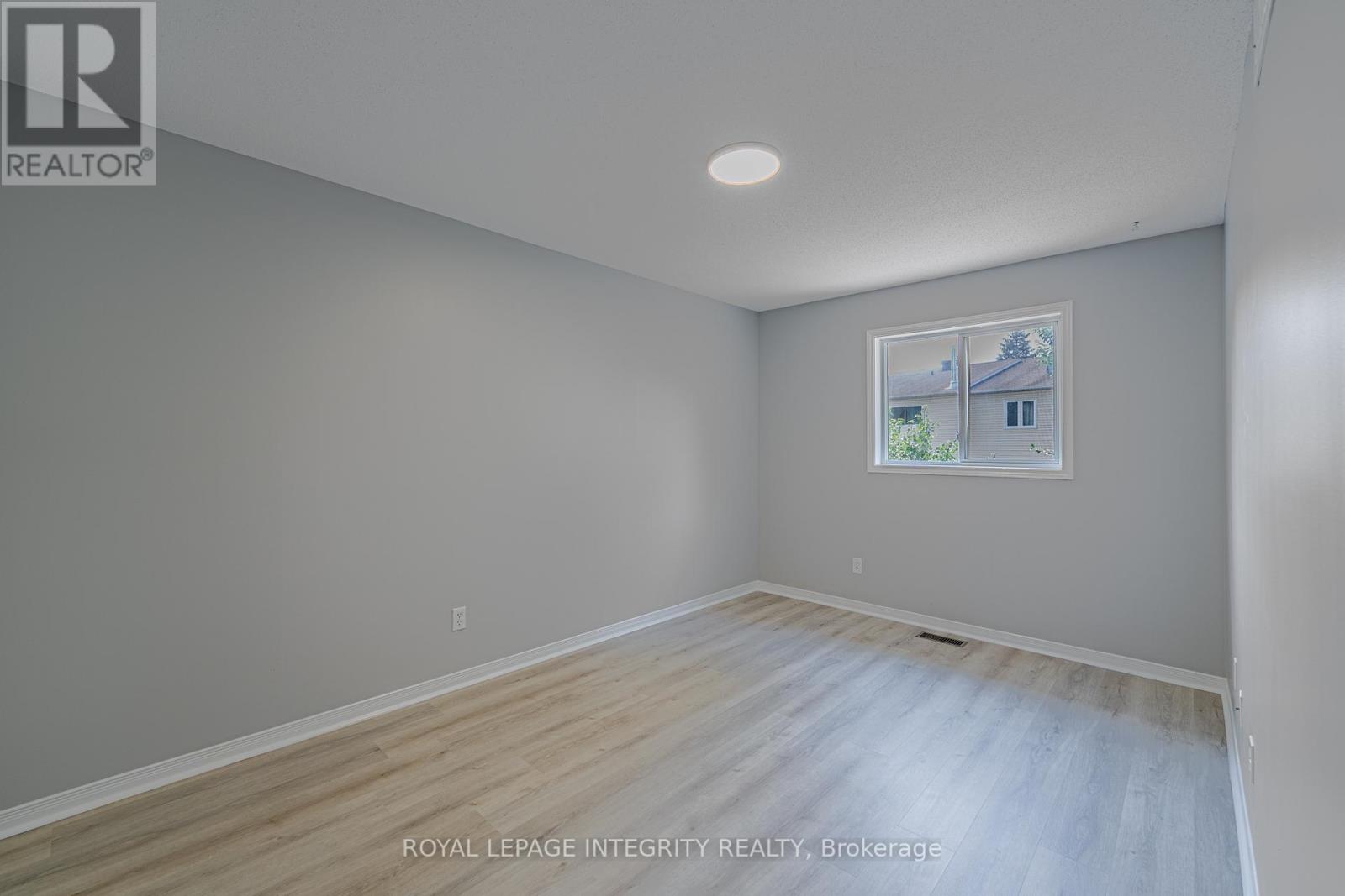 Photo 24 of 165 Kinross Private, Ottawa ON