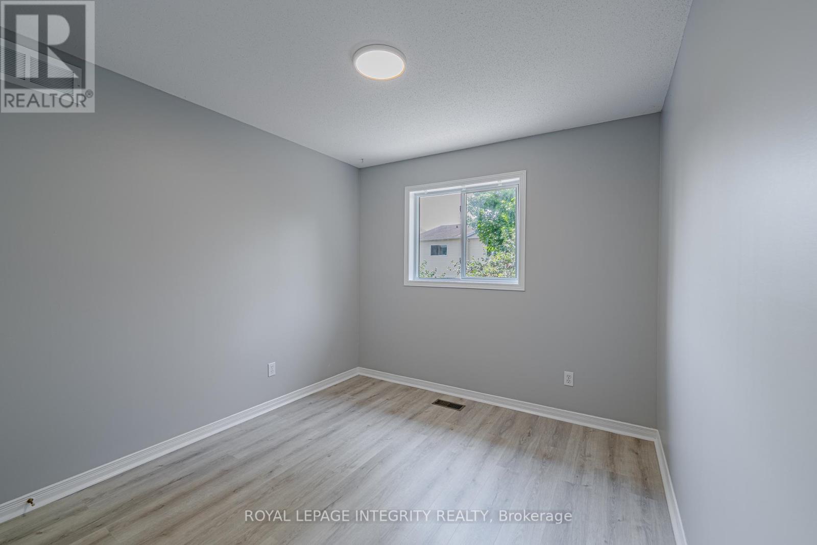 Photo 25 of 165 Kinross Private, Ottawa ON