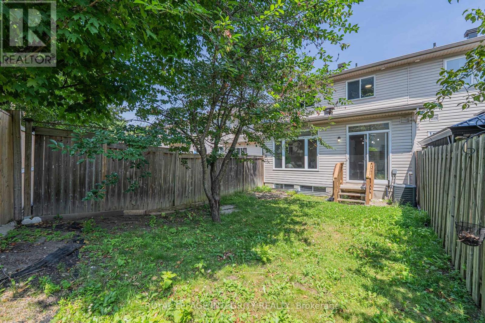Photo 31 of 165 Kinross Private, Ottawa ON