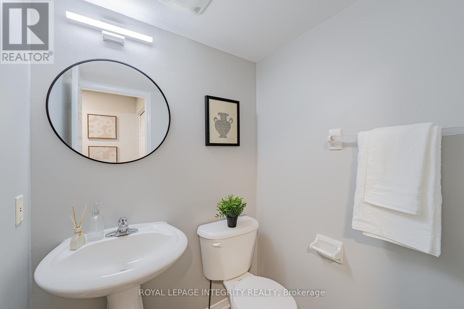 Photo 6 of 165 Kinross Private, Ottawa ON