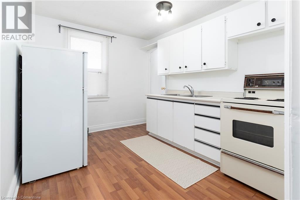 Photo 10 of 124 Parkdale Avenue N, Hamilton ON