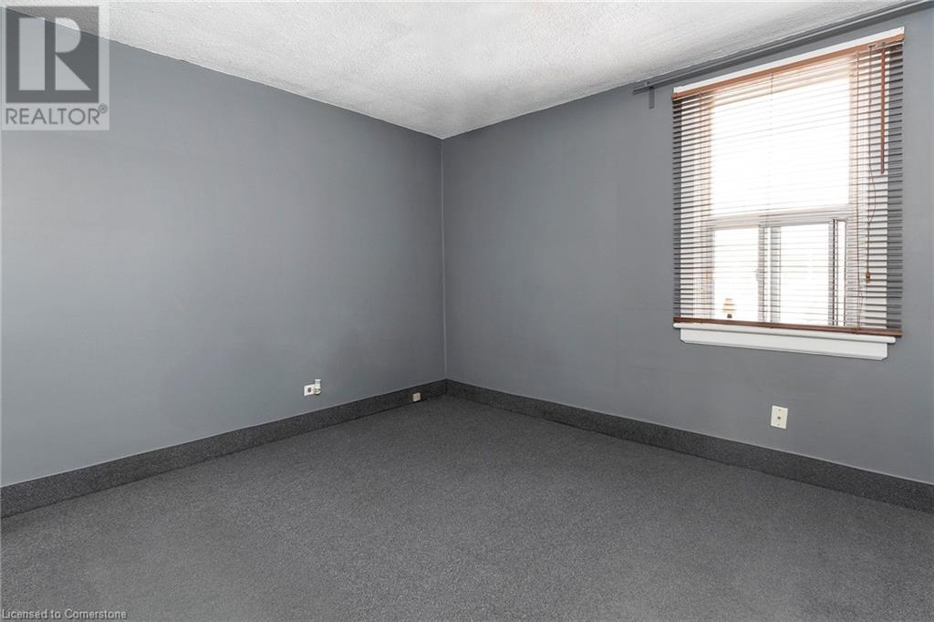 Photo 12 of 124 Parkdale Avenue N, Hamilton ON