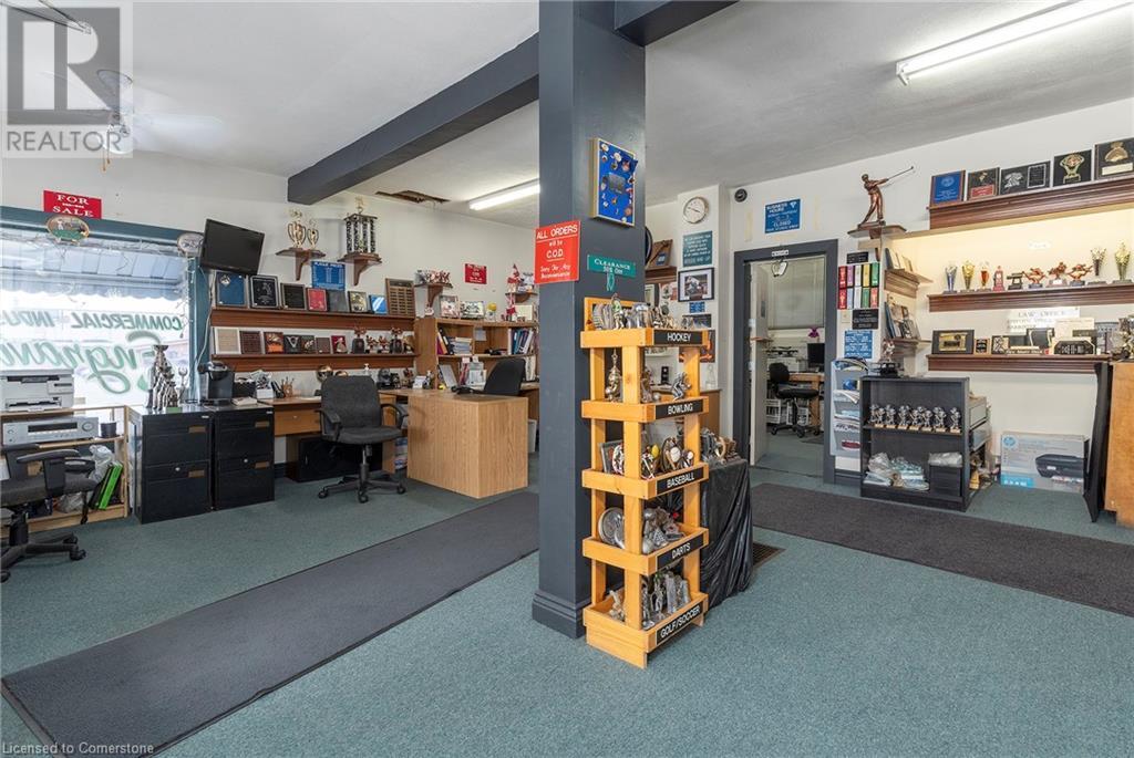 Photo 5 of 124 Parkdale Avenue N, Hamilton ON