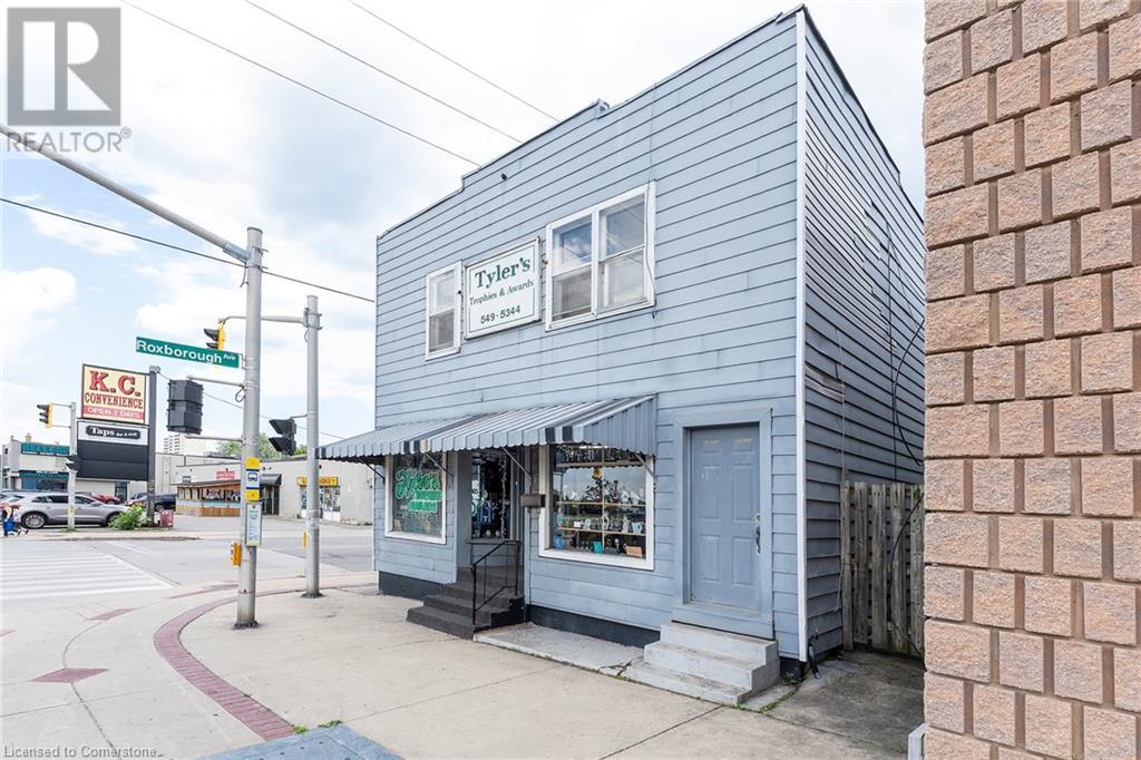 Photo 3 of 124 Parkdale Avenue N, Hamilton ON