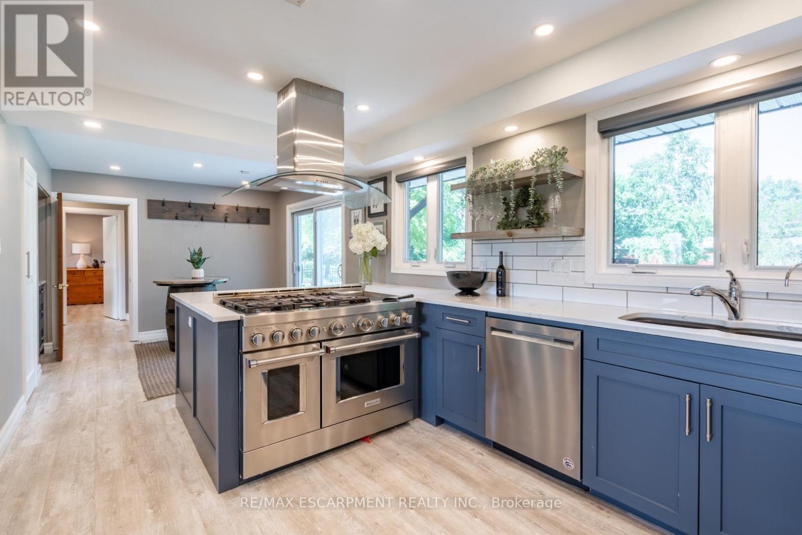 Photo 31 of 2172 Centre Road, Hamilton ON